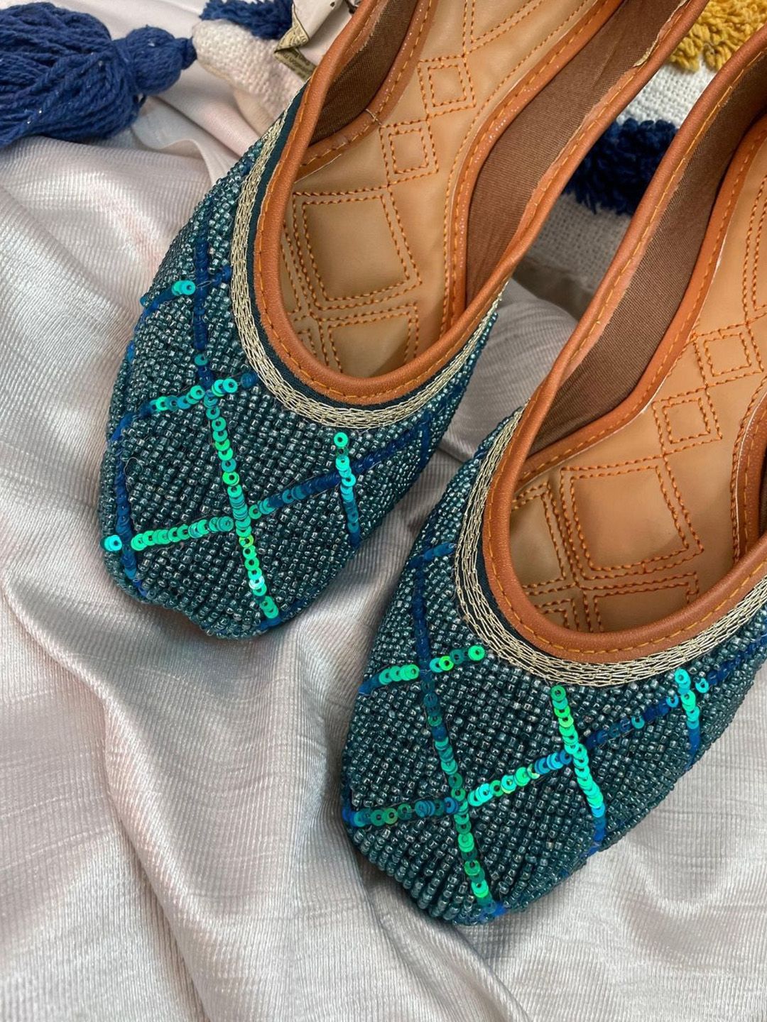 Anouk Women Embellished Ethnic Mojaris Flats-picture-38