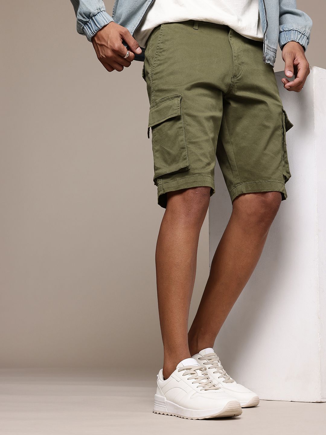 The Roadster Lifestyle Co. Men Solid Cargo Shorts-image-20