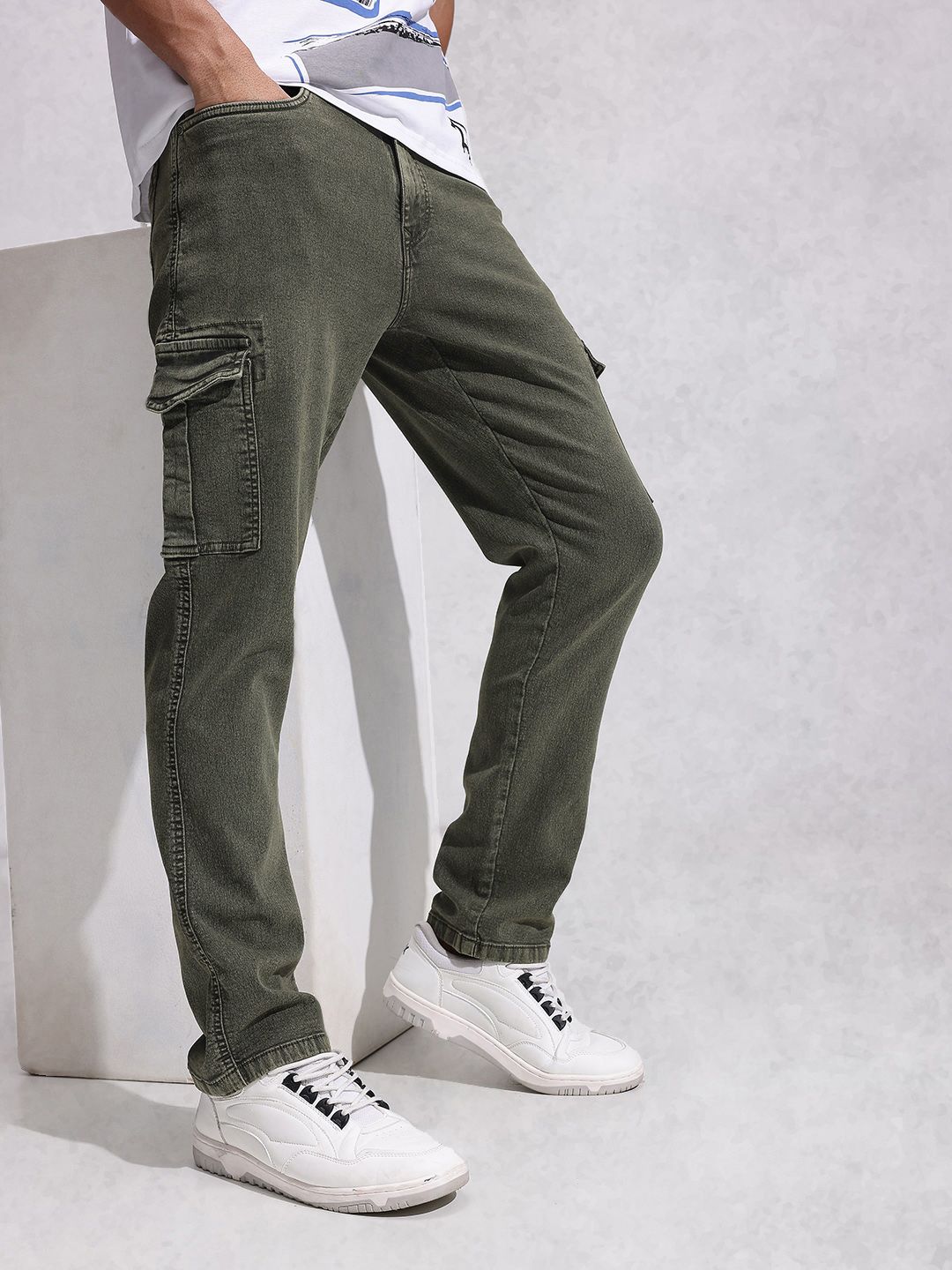 WROGN Men Relaxed Fit Stretchable Cargo Style Jeans-picture-29