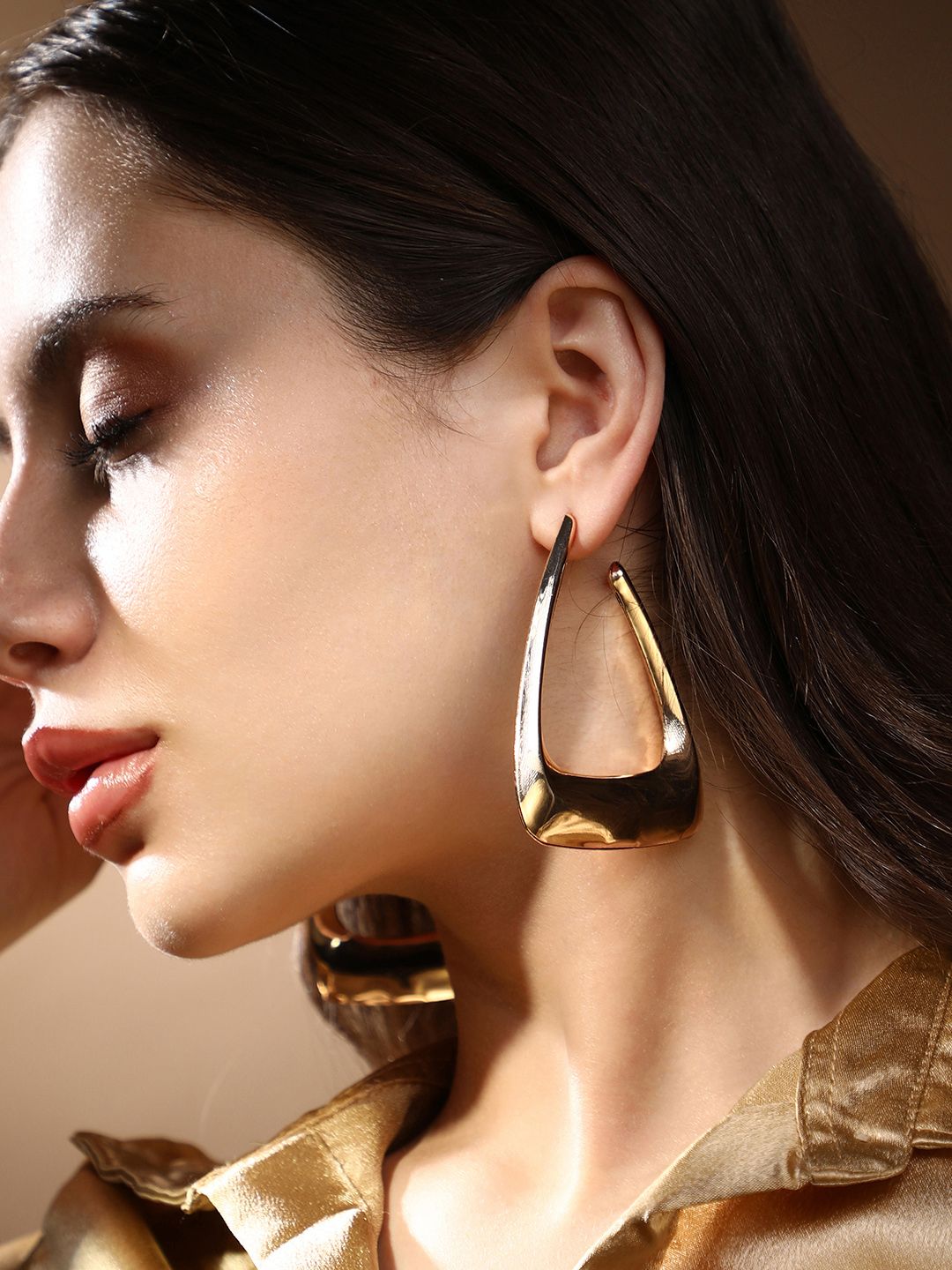 SOHI Gold-Plated Triangular Hoop Earrings-picture-14
