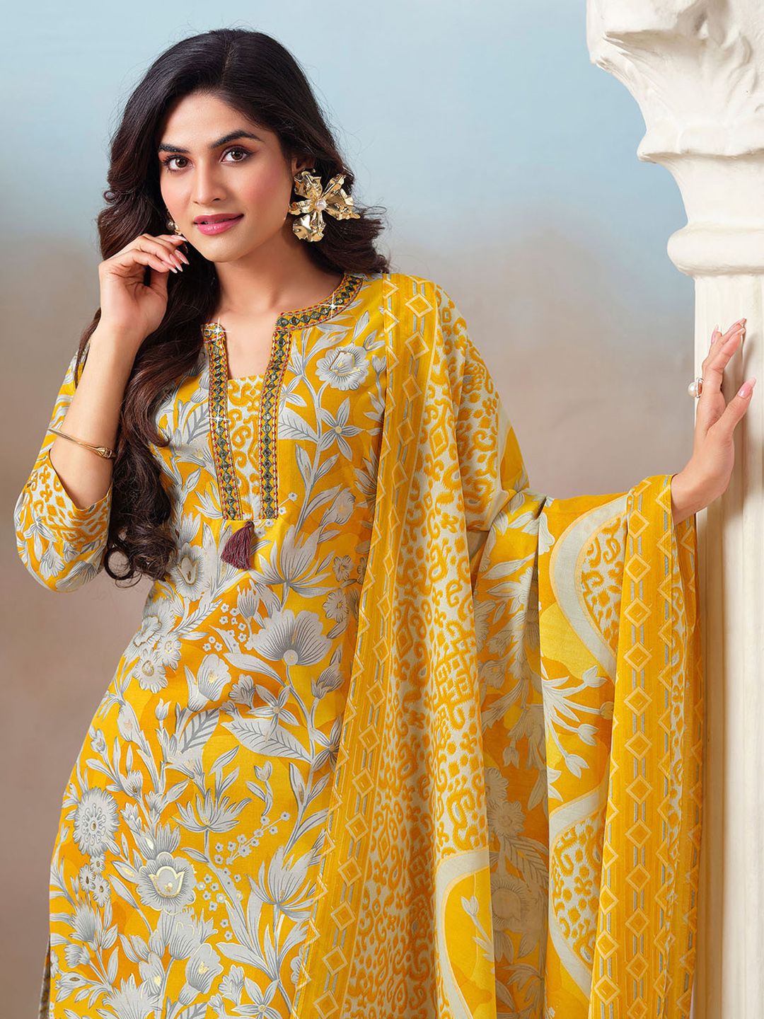 Varanga Women Floral Printed Regular Kurta with Trousers & With Dupatta