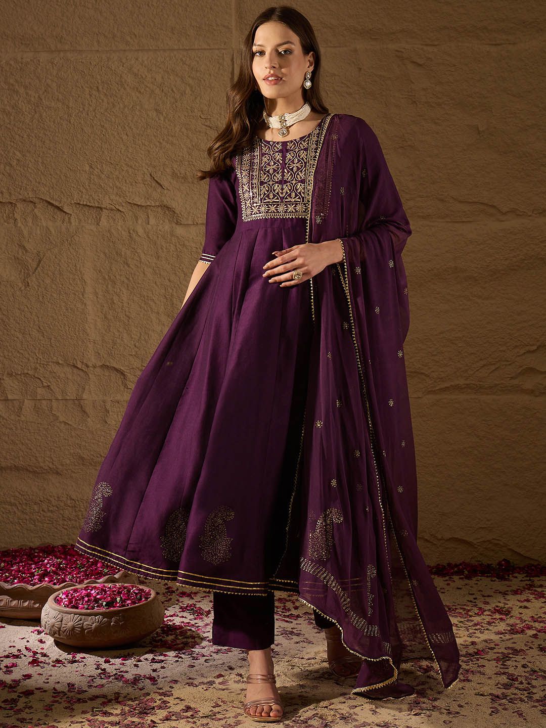 House of Pataudi Embroidered Zari Empire Jacquard Kurta With Trouser And Dupatta