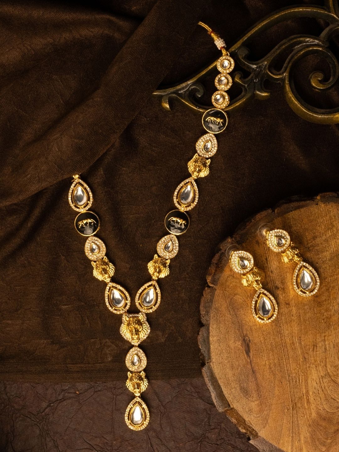 PANASH Gold-Plated Kundan Stone Studded Jewellery Set-picture-14