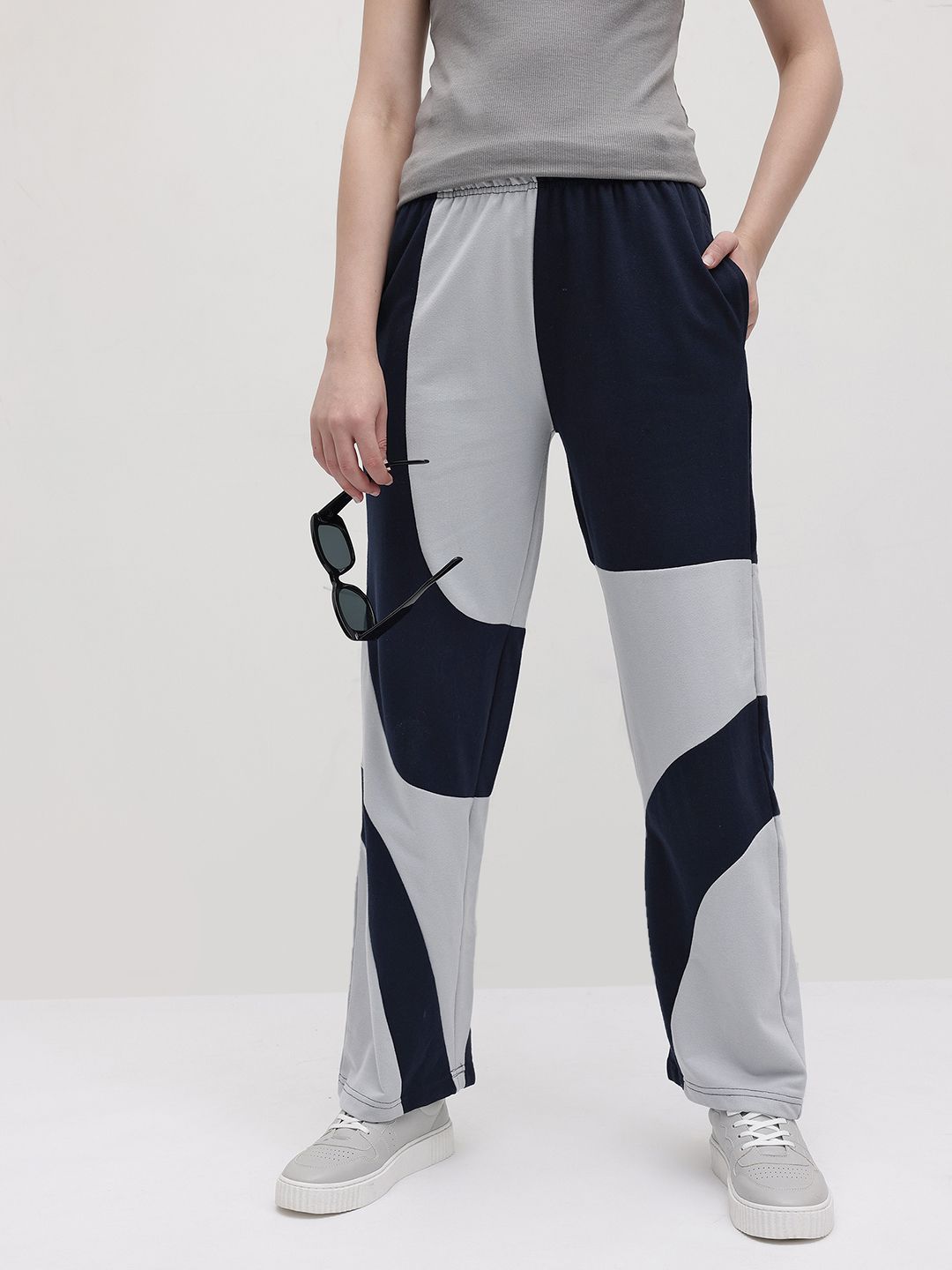 The Roadster Lifestyle Co. Women Colourblocked Trousers-image-31