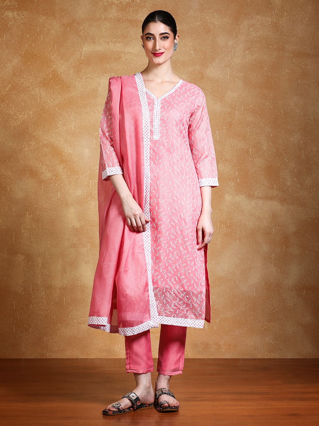 Women Floral Embroidered Thread Work Straight Kurta with Trousers & Dupatta Set main image 1