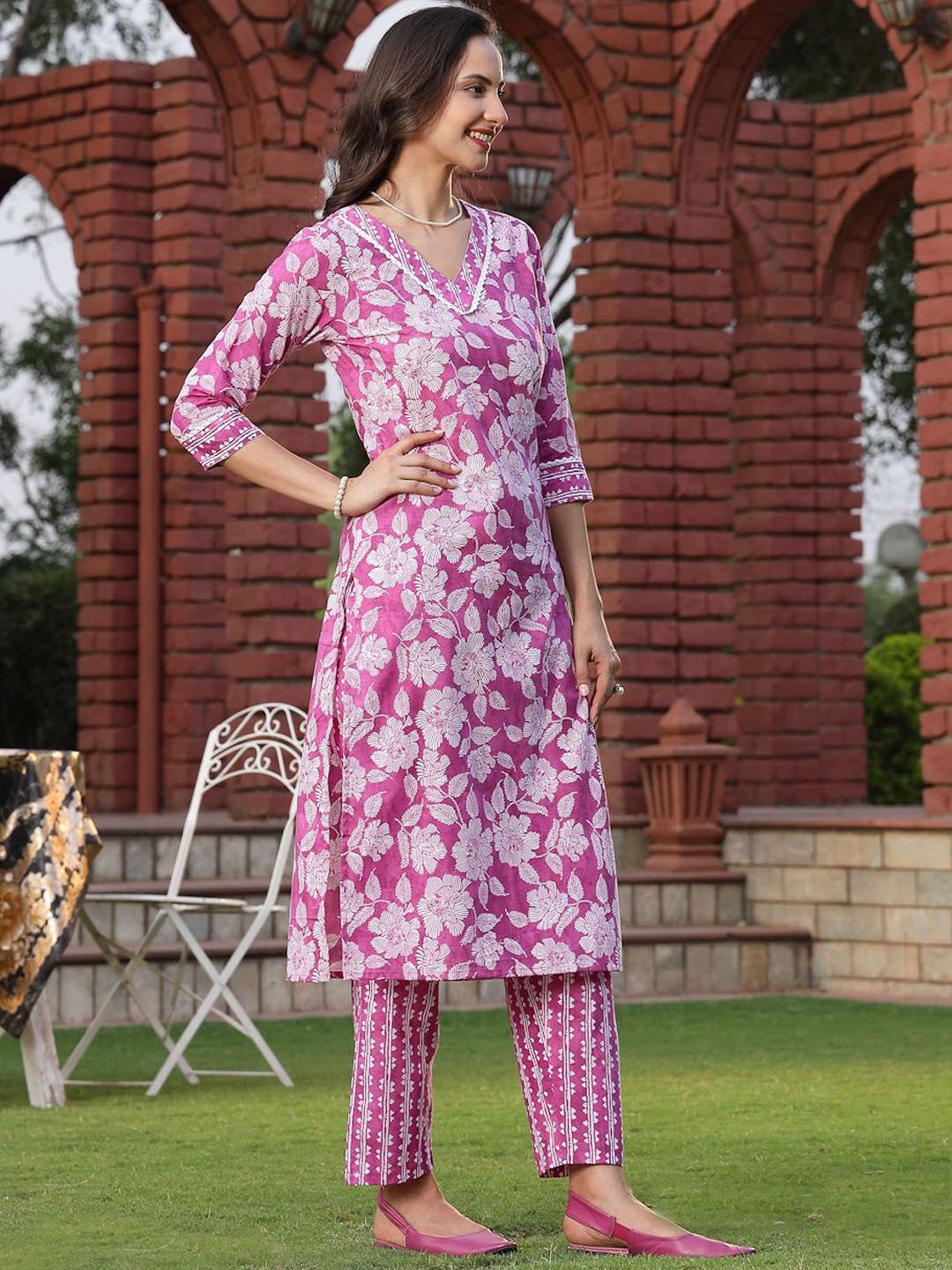 Purple Printed Cotton Straight Geometric Kurtas main image 0