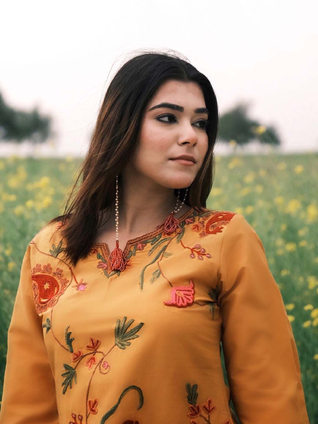 URZUV Floral Embroidered V-Neck Thread Work Thread Work Kurti-picture-14