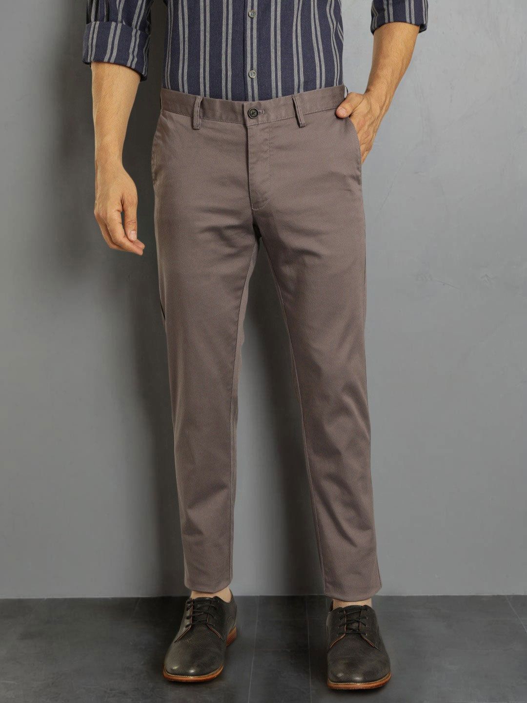 Indian Terrain Men Solid Brooklyn Slim Fit Mid-Rise Cotton Chinos Trouser-picture-31