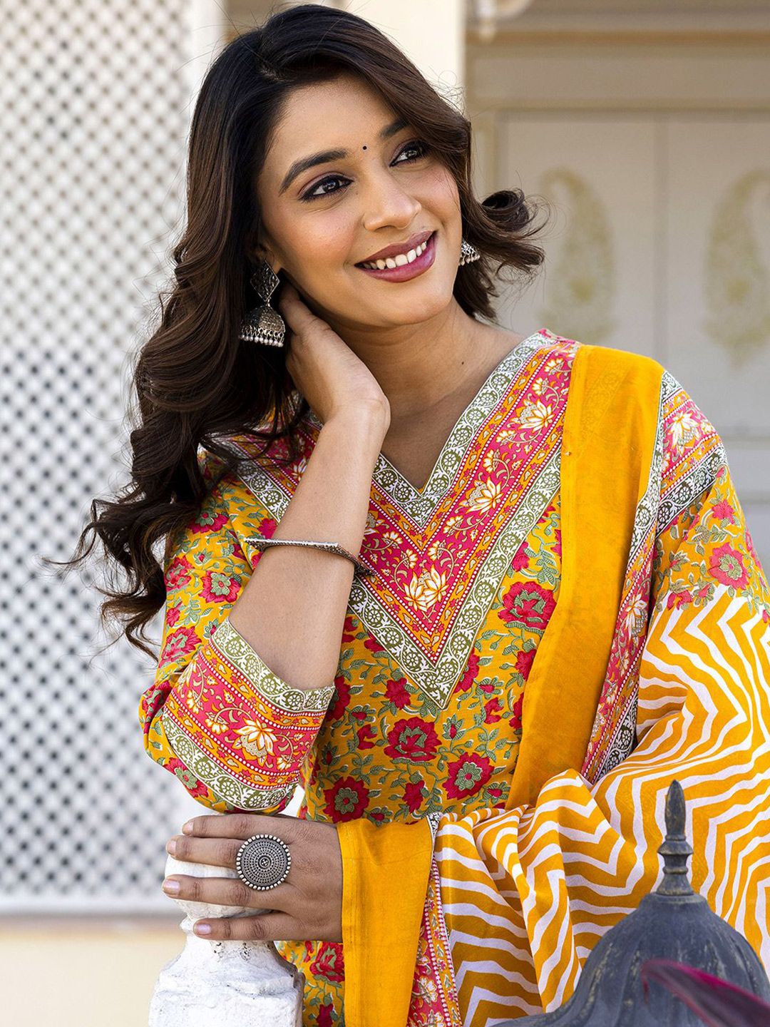 SKYLEE Women Floral Printed Kurta with Trousers & Dupatta