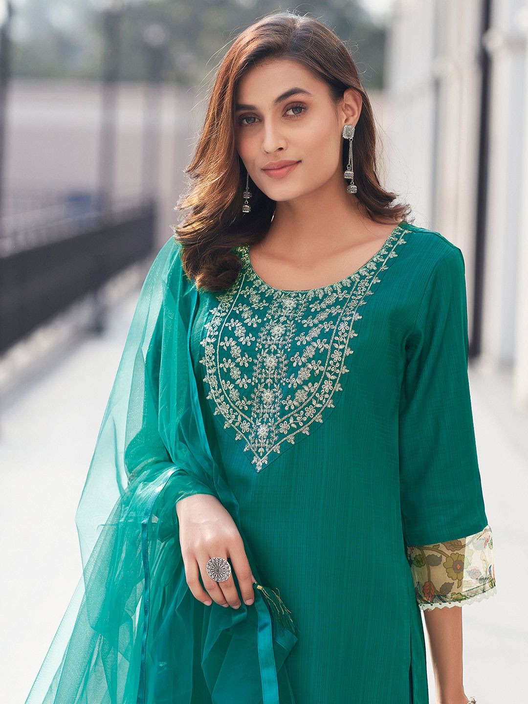 SKYLEE Women Floral Embroidered Kurta with Trousers & Dupatta