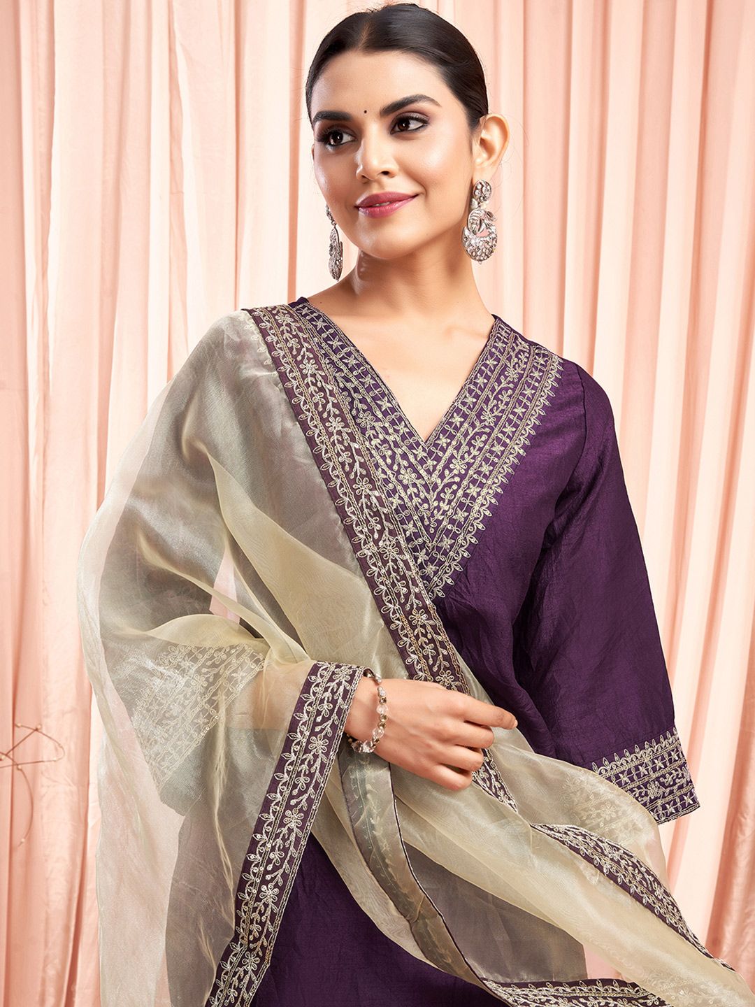 SKYLEE Women Ethnic Motifs Embroidered Thread Work Kurta with Trousers & With Dupatta