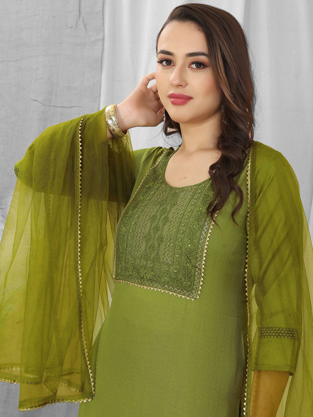 SKYLEE Women Ethnic Motifs Yoke Design Regular Thread Work Kurta with Trousers & Dupatta