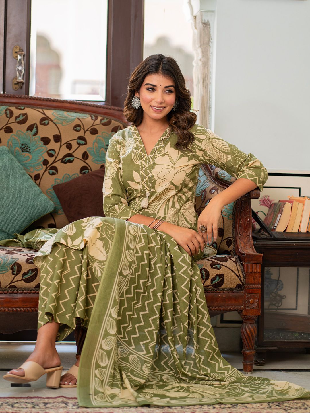 CRENOL THREADS Women Floral Printed Regular Pure Cotton Kurta with Trousers & With Dupatta