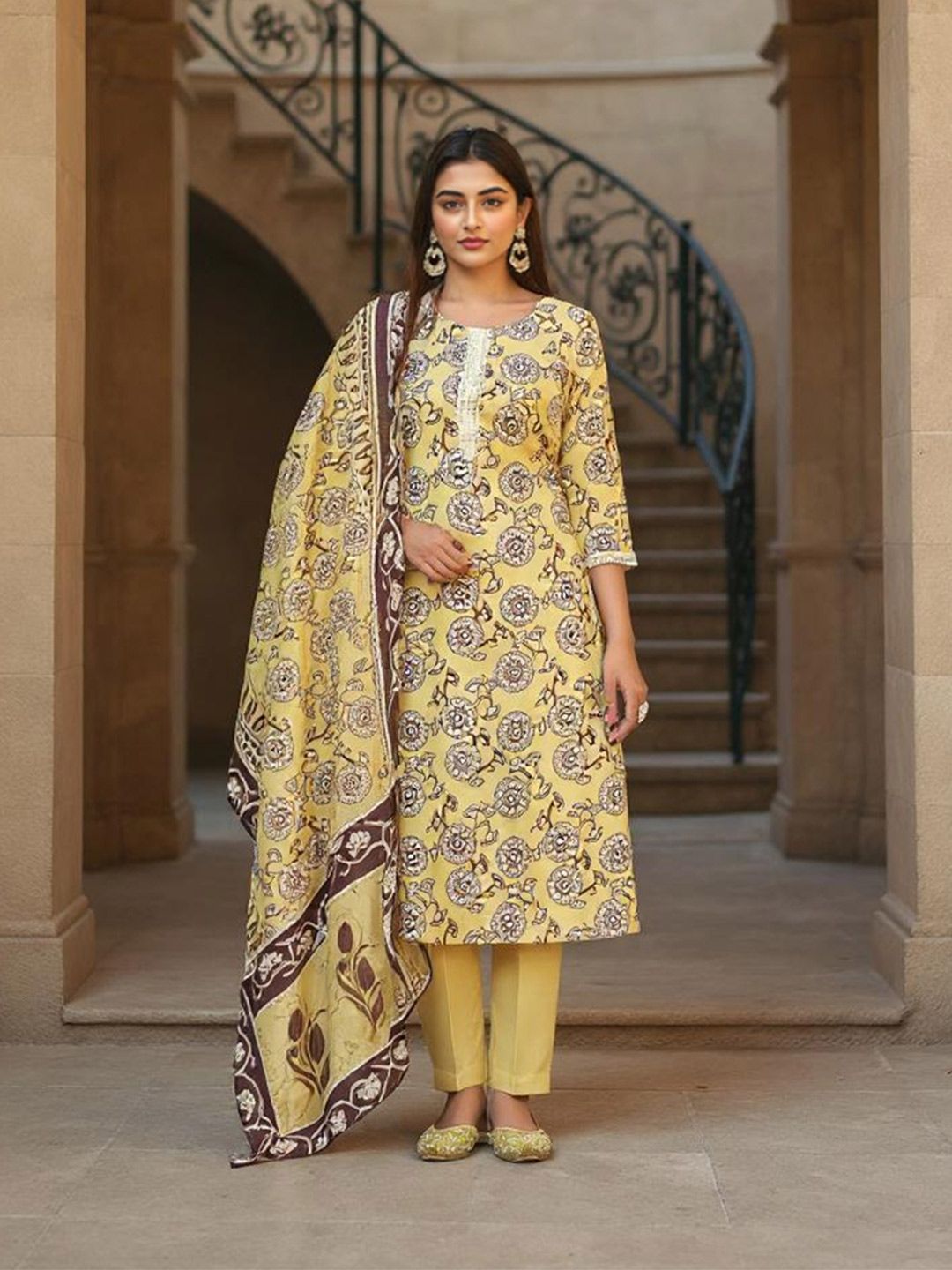 SZN Women Floral Printed Kurta & Trousers With Floral Dupatta