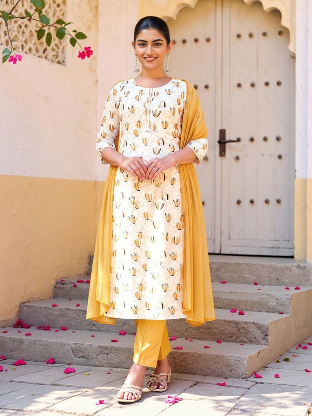 SZN Women Floral Printed Kurta Set with Dupatta