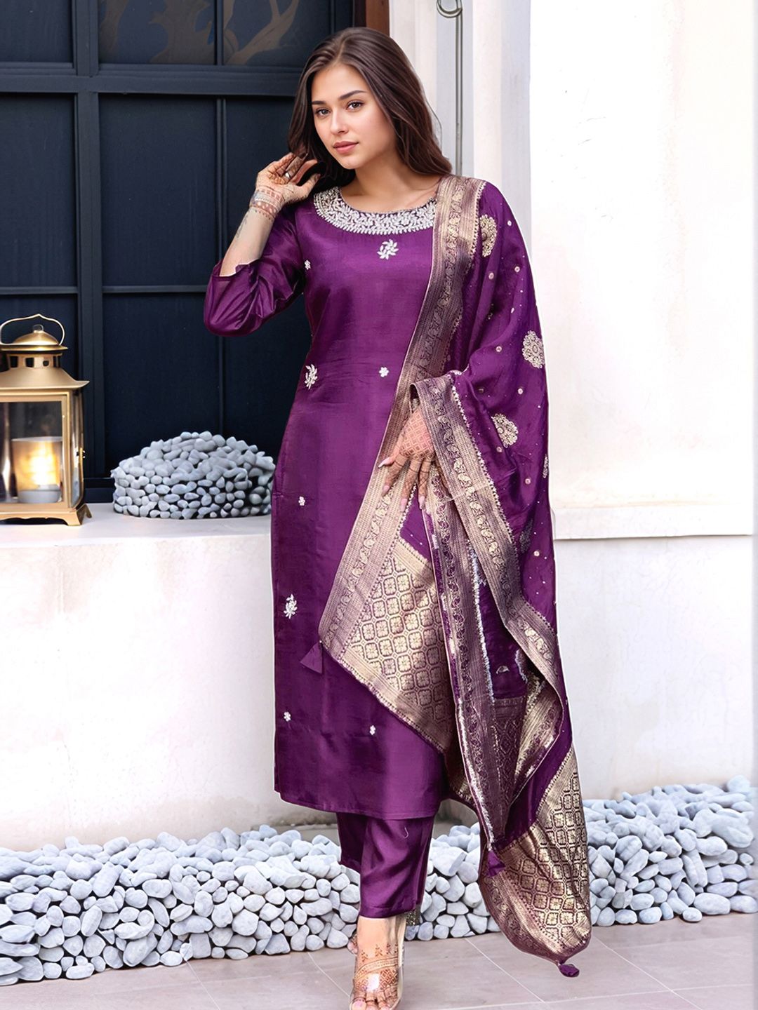 Aaghnya Women Floral Embroidered Regular Kurta & Trousers & Dupatta