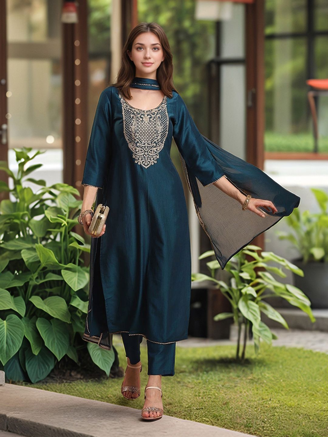 Aaghnya Paisley Yoke Design Thread Work Kurta With Trousers & Dupatta