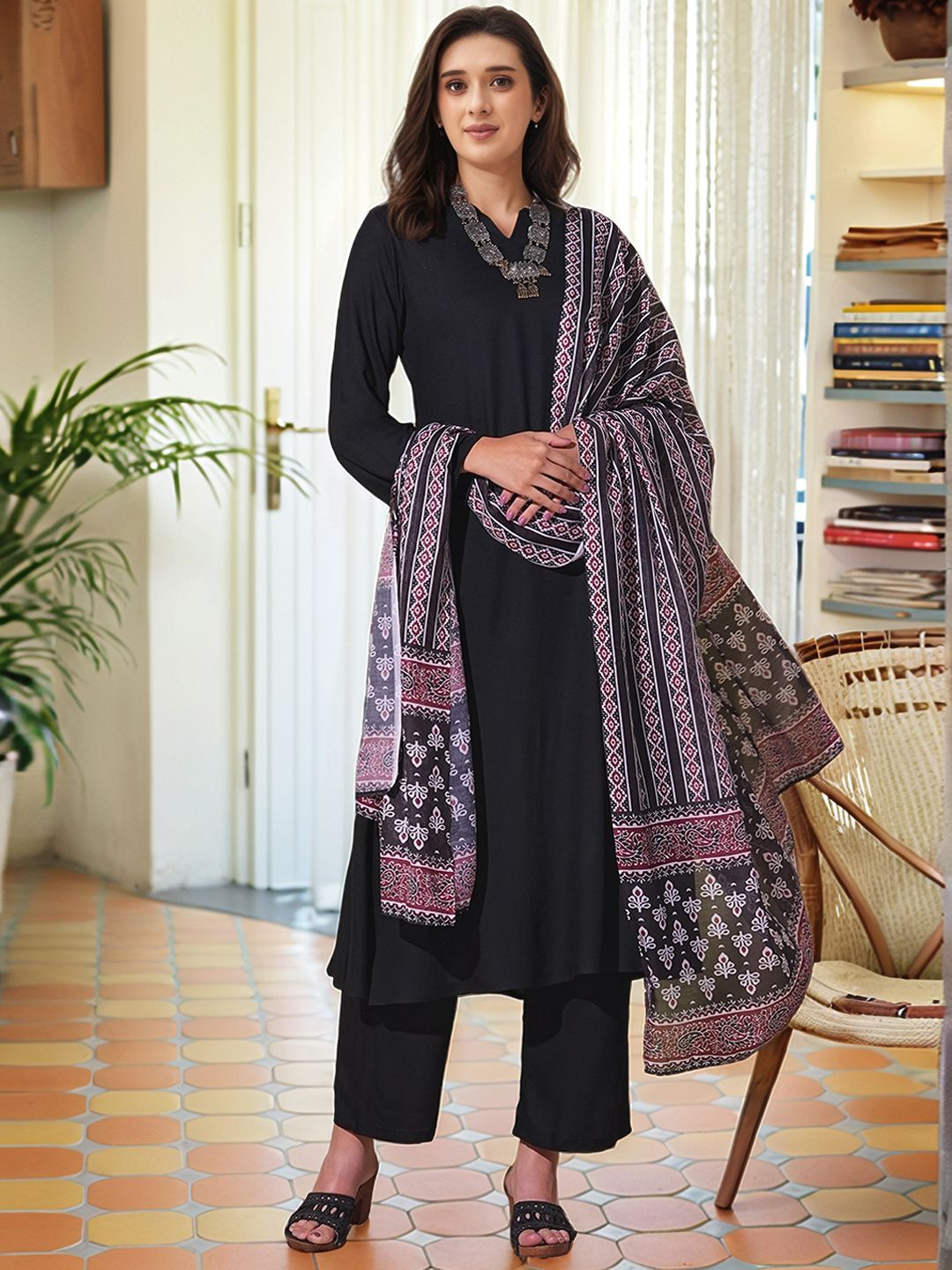 Aaghnya Women Ethnic Motifs Solid Kurta with Palazzo & Dupatta
