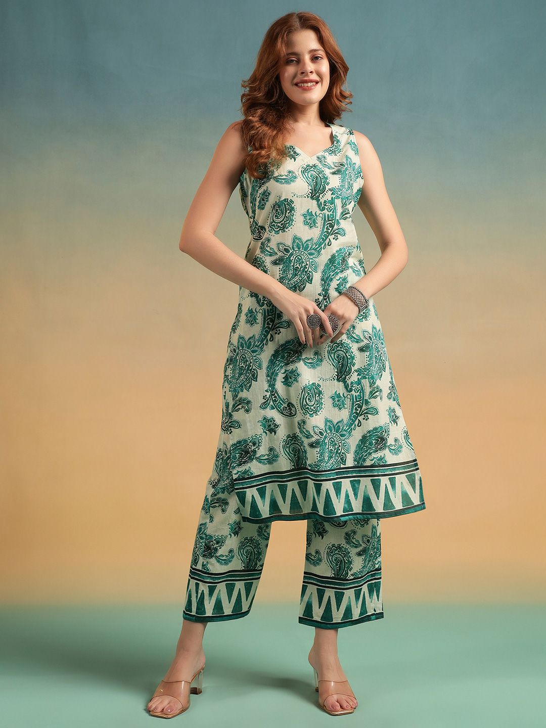 MAHUKAA Women Paisley Printed Cotton Kurta with Trousers