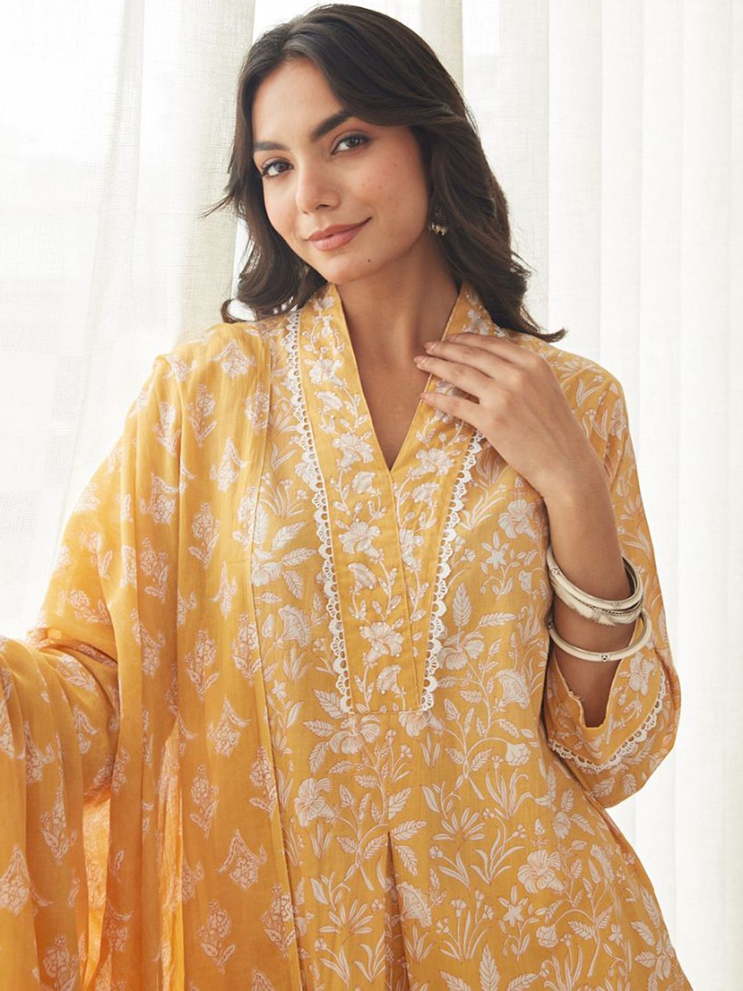 MAAND Women Floral Printed Cotton Kurta with Trousers & Dupatta