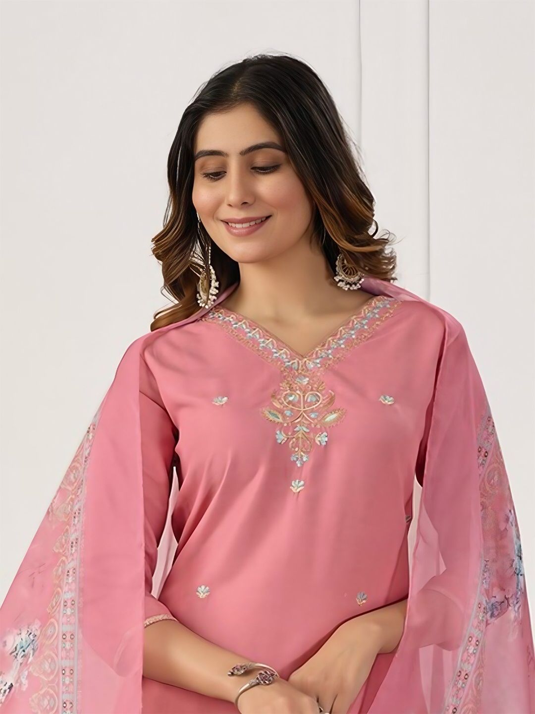 DRUPH & CO Women Floral Embroidered Kurta with Trousers & Dupatta