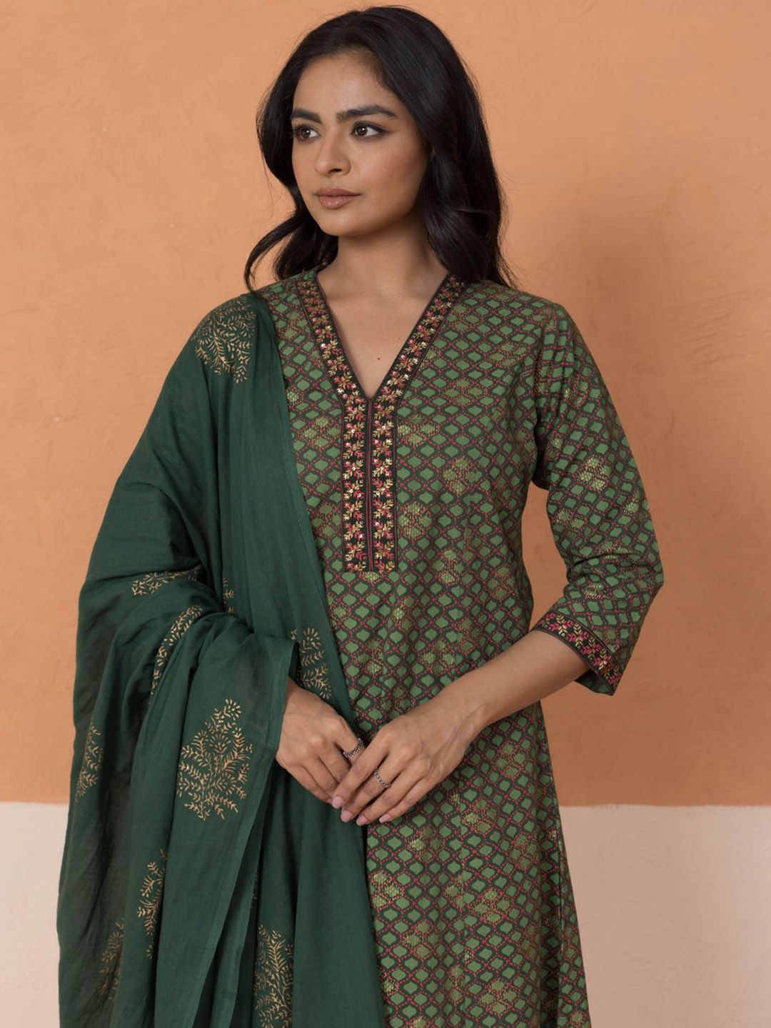 MAAND Women Embroidered Thread Work Pure Cotton Kurta with Trousers & With Dupatta