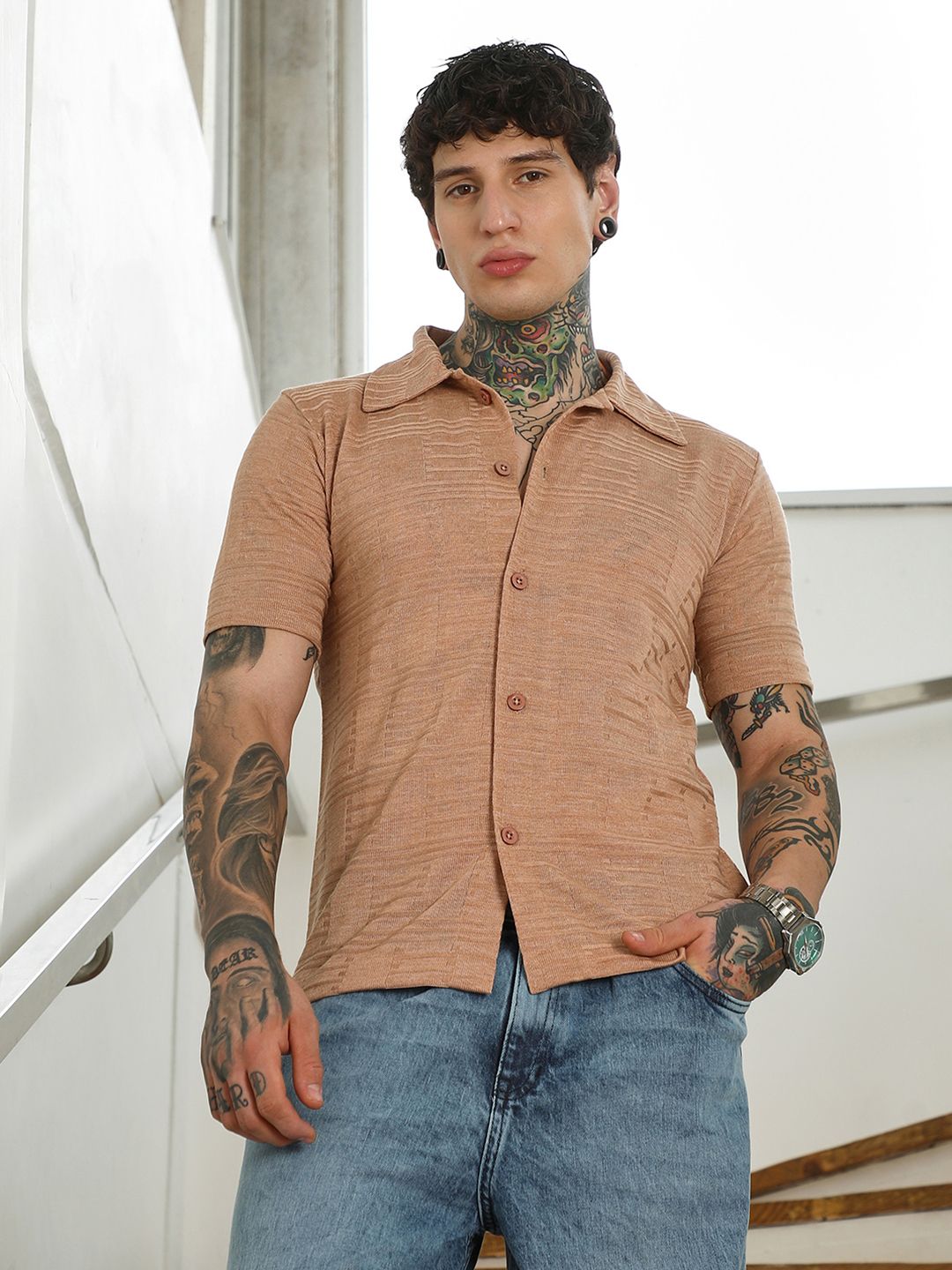 Campus Sutra Men Comfort Slim Fit Textured Spread Collar Casual Shirt-picture-41