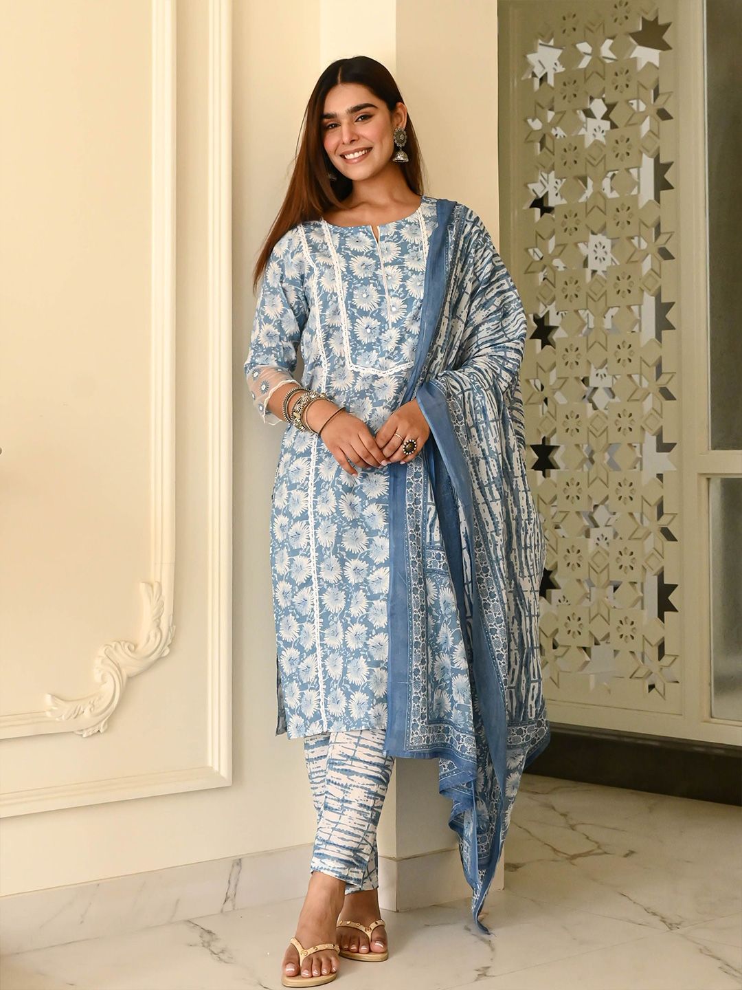 Bunaai  Yamini Women Floral Printed Regular Thread Work Kurta with Trousers & With Dupatta