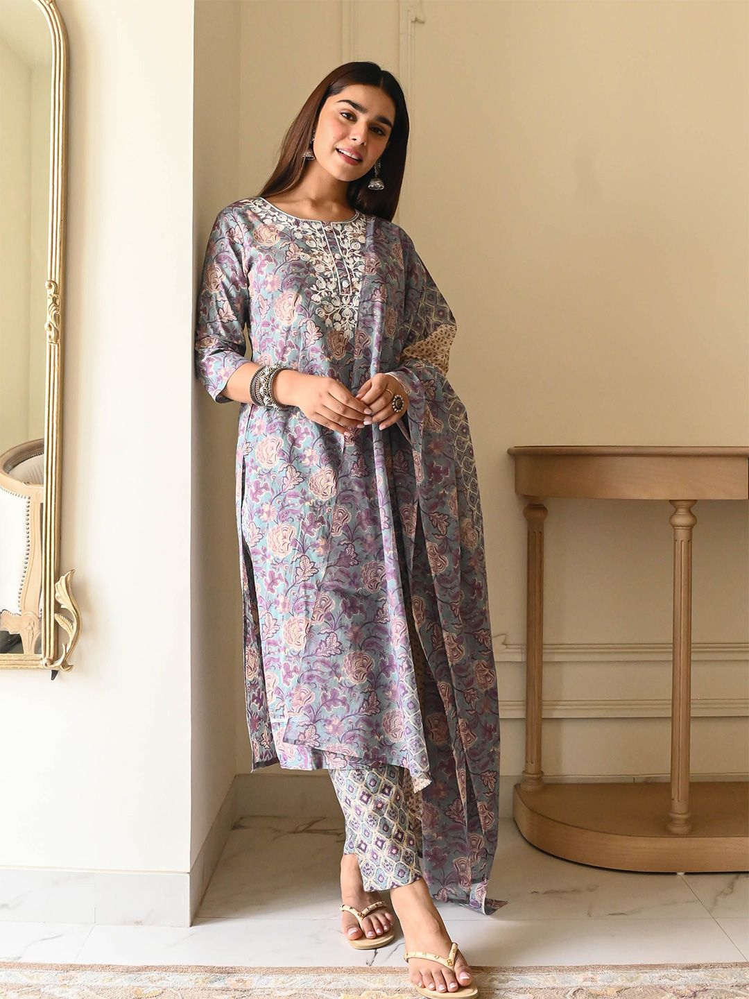 Bunaai Vaidehi Women Floral Printed Regular Thread Work Kurta with Trousers & With Dupatta