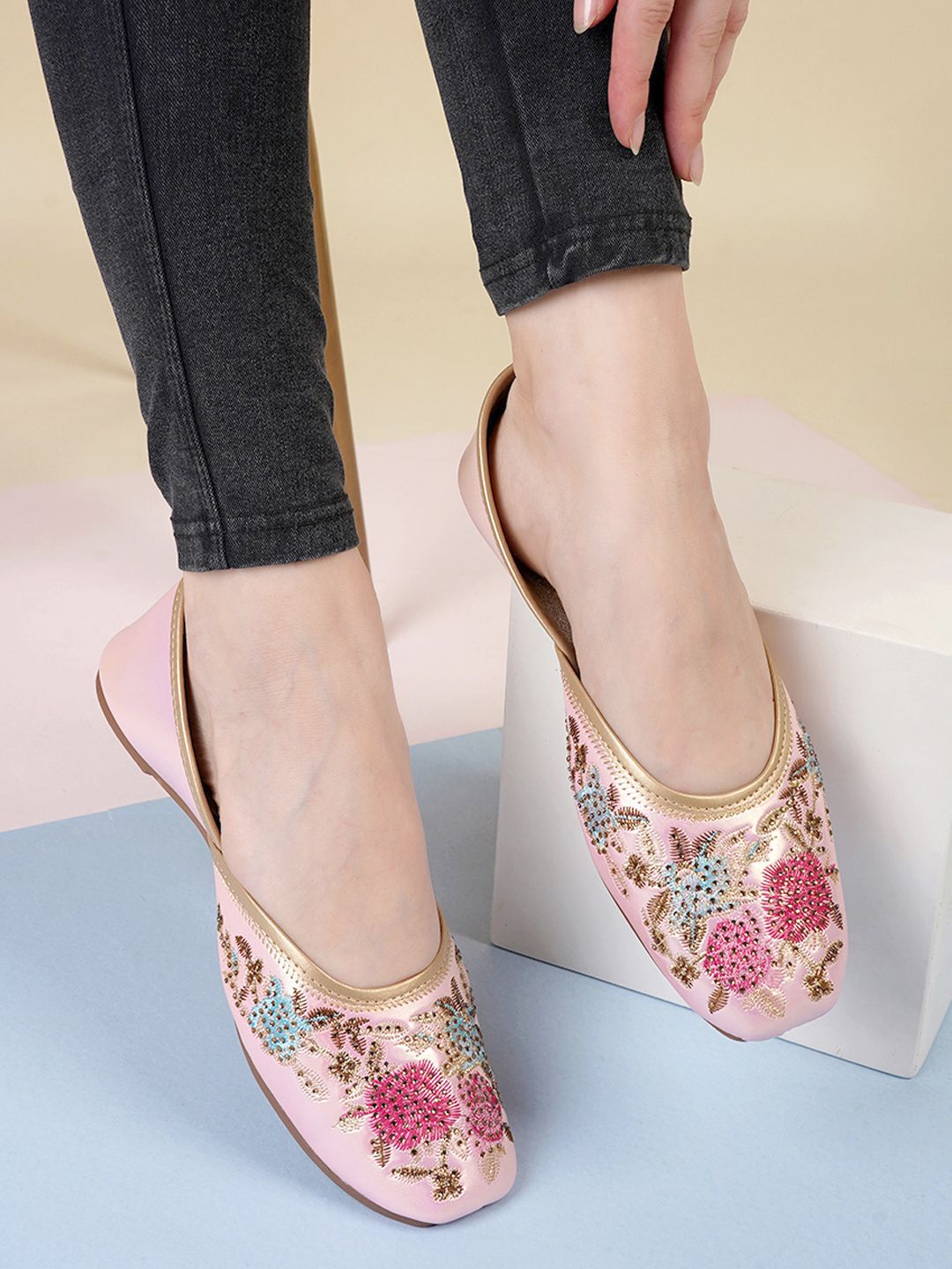 Anouk Women Embellished Mojaris with Embroidered-picture-19