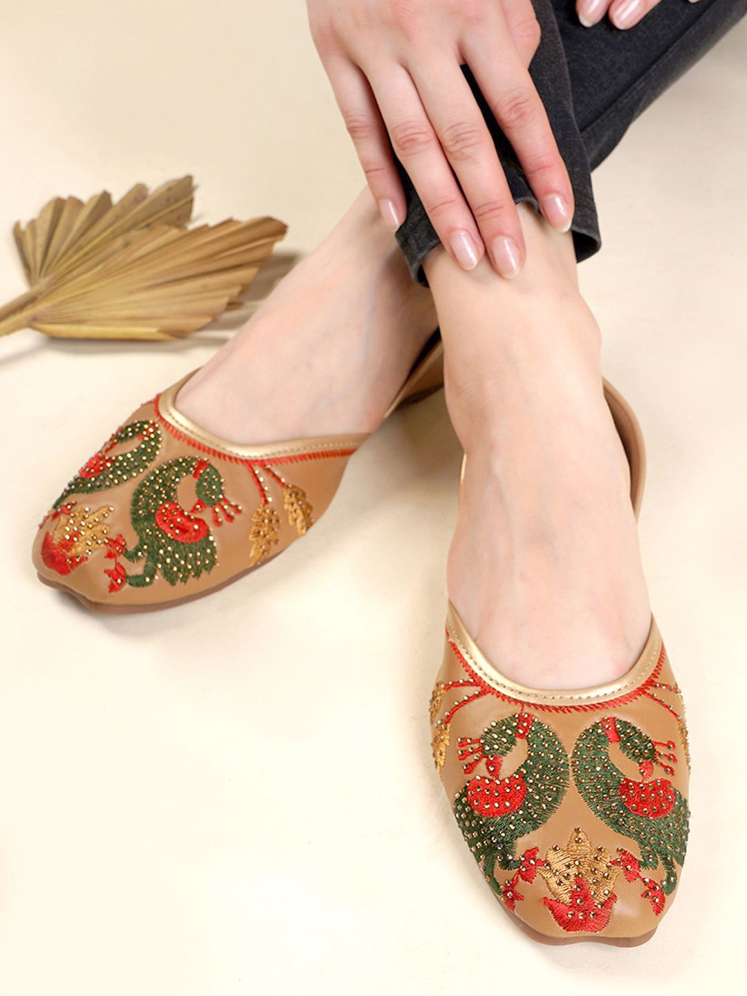 Anouk Women Ethnic Embellished Mojaris Flats-picture-20