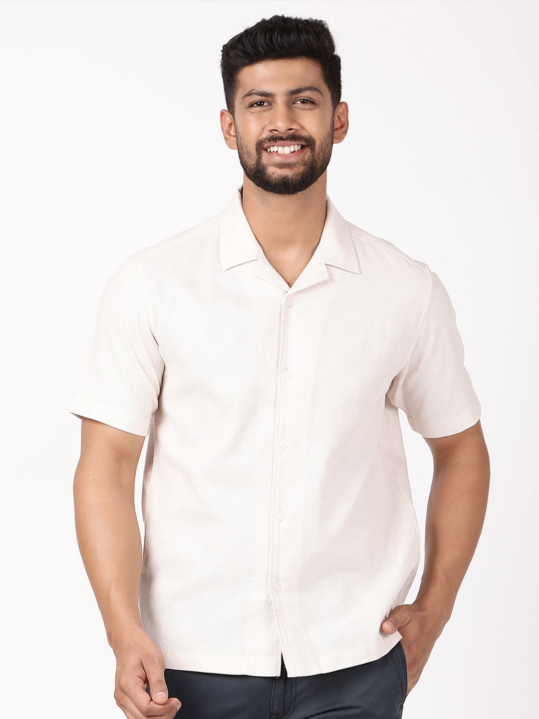 Indian Terrain Men Classic Fit Solid Cuban Collar Pure Cotton Casual Shirt-picture-39