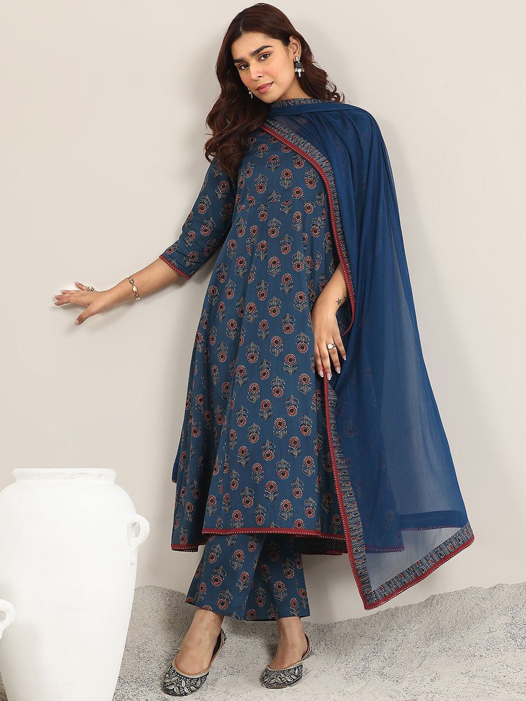 Libas Women Ethnic Motifs Printed Kurta with Trousers & Dupatta
