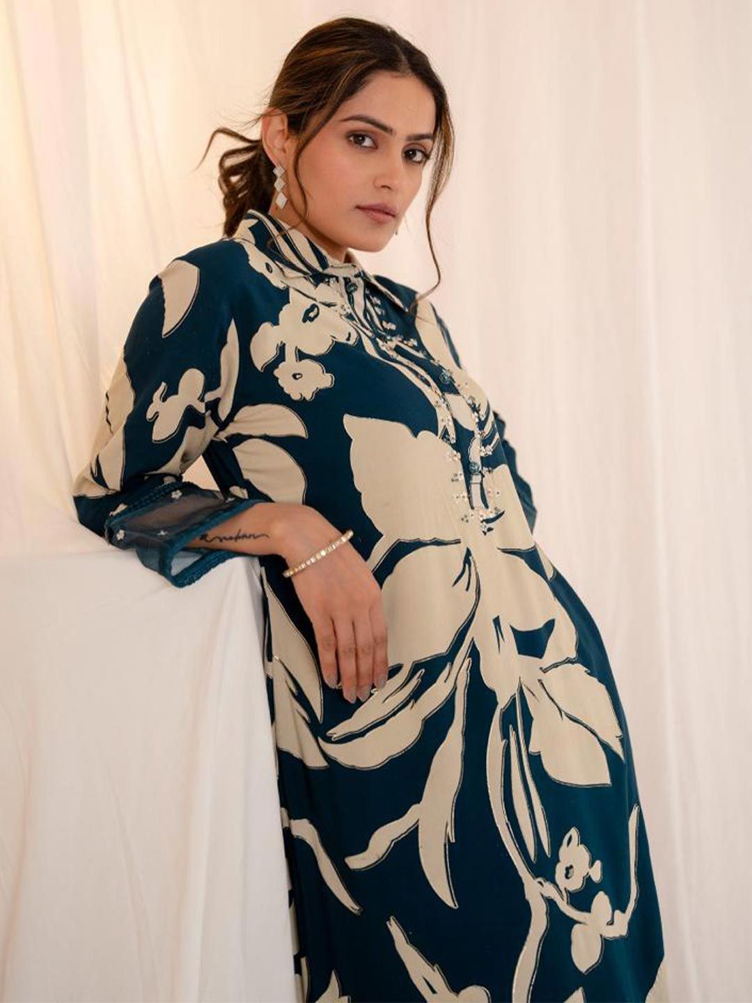 Anouk Floral Printed Shirt Collar Straight Kurta With Trousers