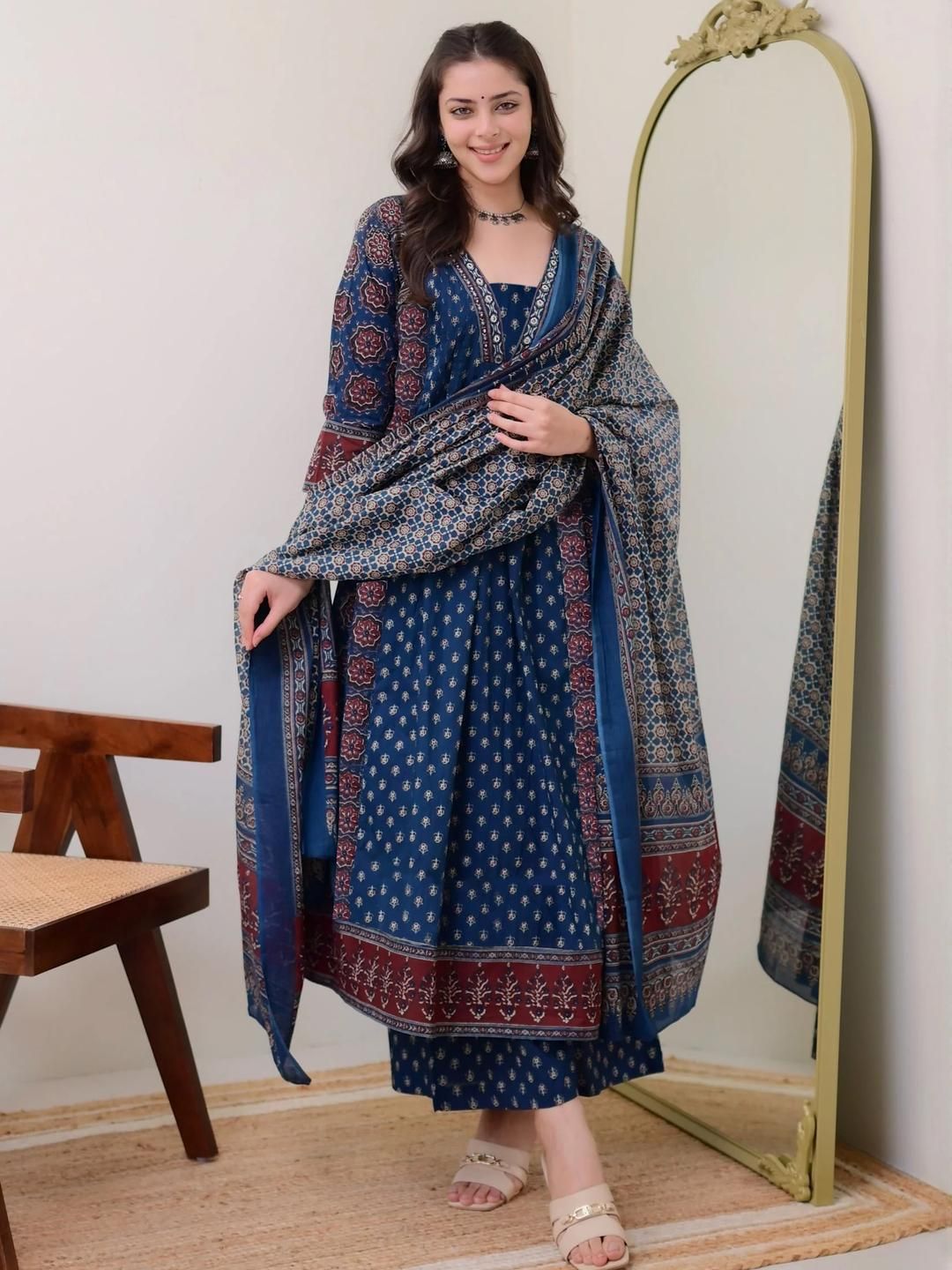 Aaghnya Women Blue Kurta Sets