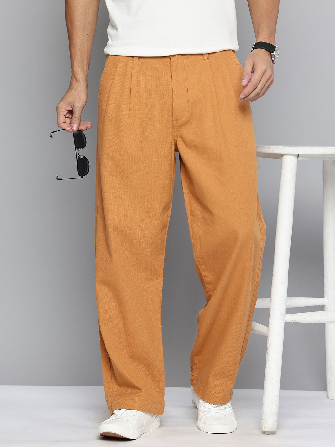 Levis Men Pure Cotton Loose Fit Pleated Chinos Trousers-picture-41