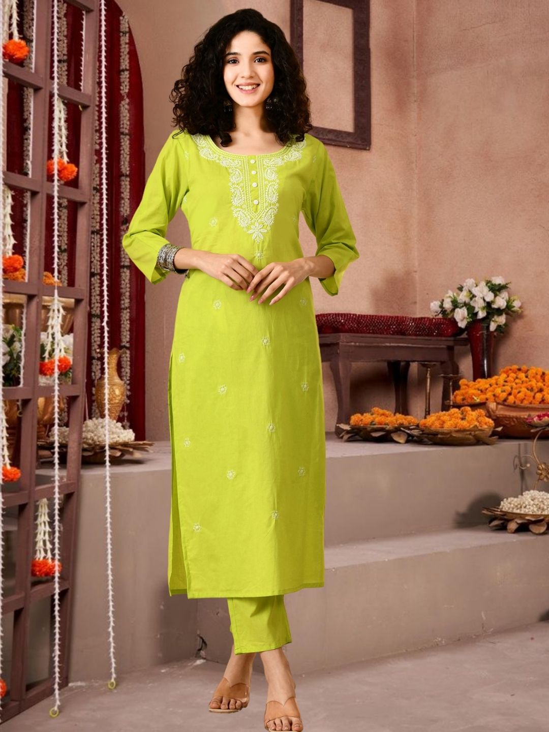 OZIA Floral Embroidered Thread Work Straight Pure Cotton Kurta With Trousers