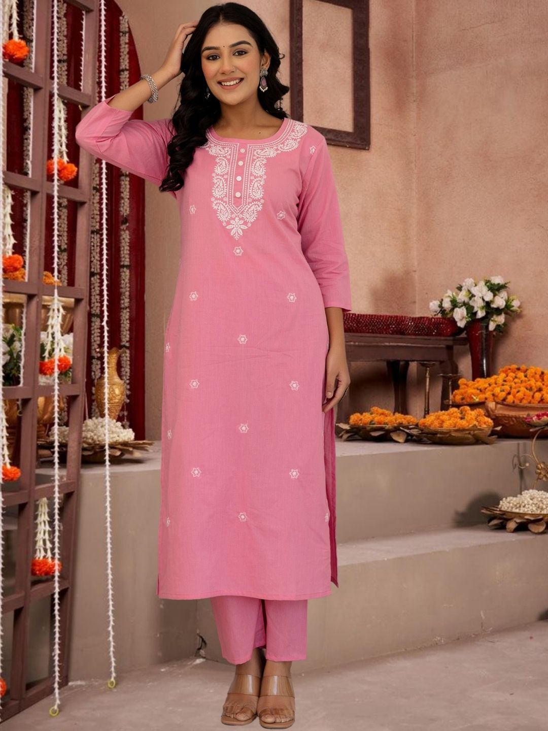 OZIA Women Paisley Embroidered Cotton Kurta with Trousers