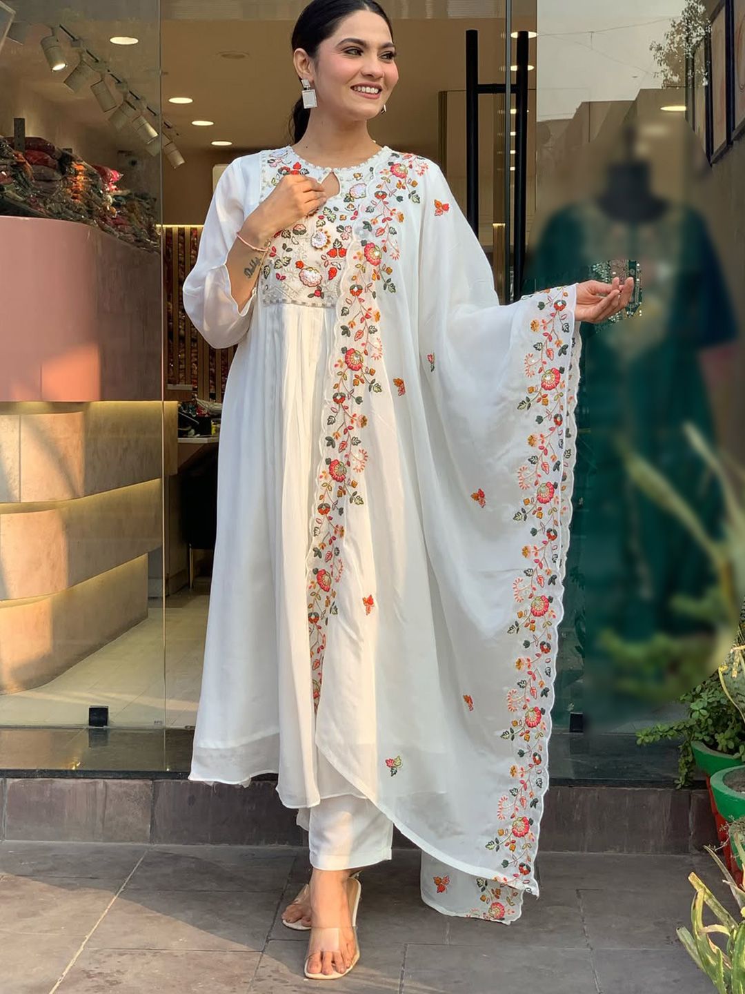 Growdamy Floral Yoke Design Keyhole Neck Thread Work Straight Kurta & Trouser With Dupatta