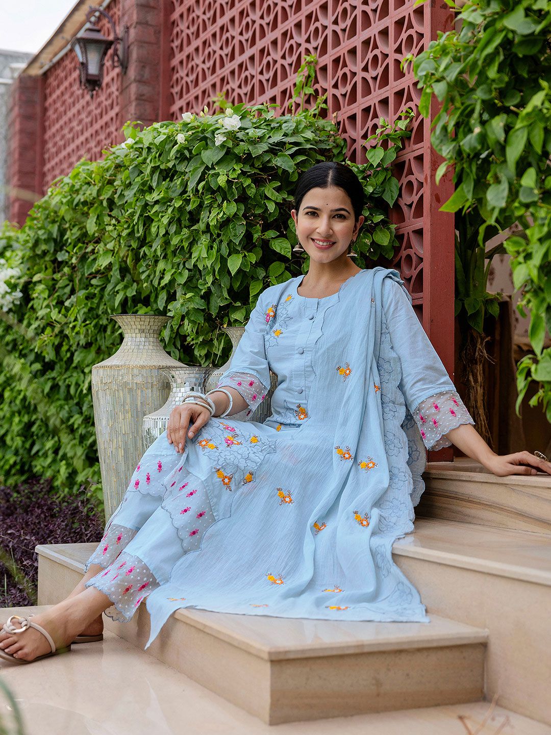 SANISA Women Ethnic Motifs Embroidered Kurta with Trousers & With Dupatta