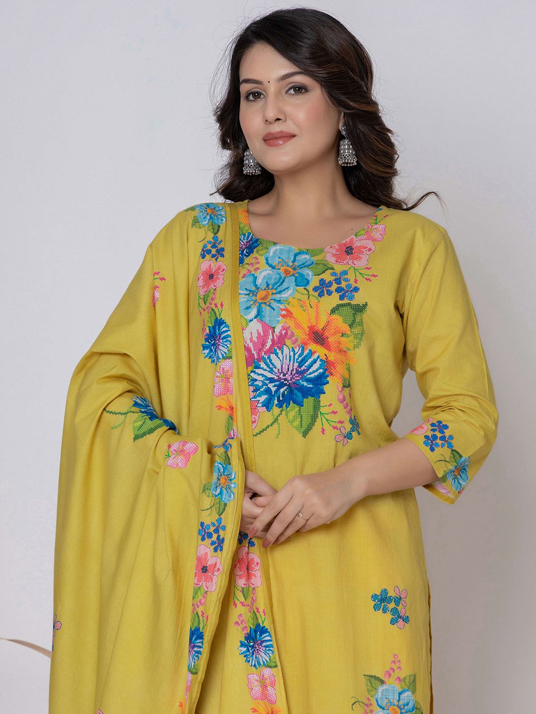 SKYLEE Women Floral Printed Kurta with Trousers &  Dupatta