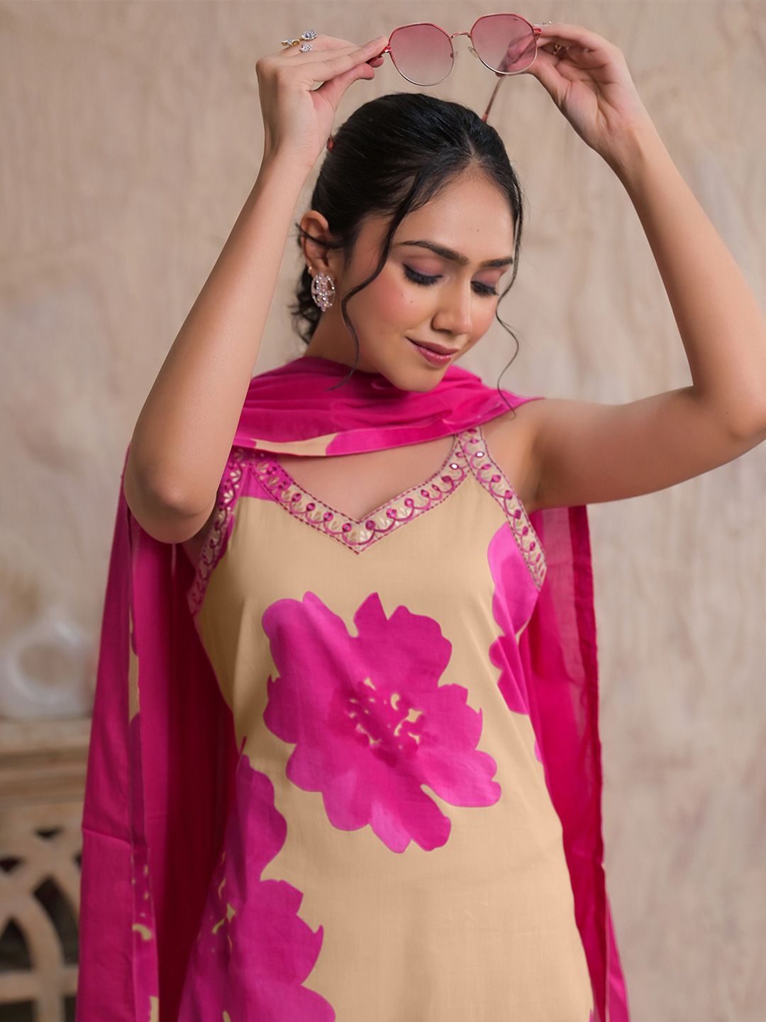 SKYLEE Women Floral Printed Kurta with Trousers & Dupatta