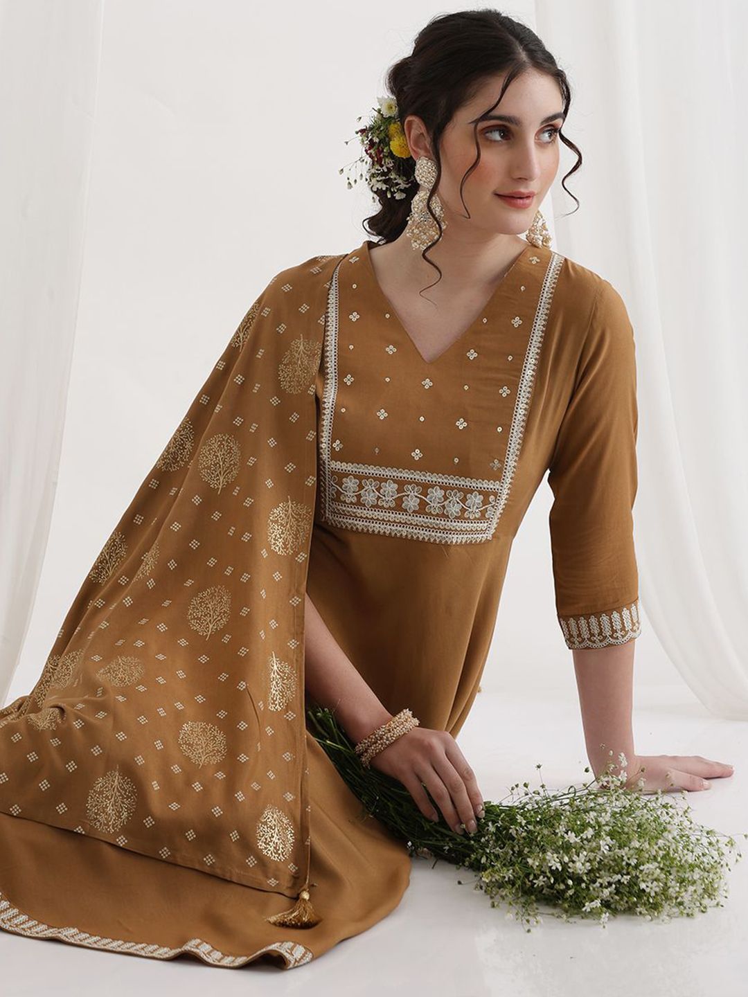 Khushal K Women Ethnic Motifs Embroidered Kurta with Trousers & Dupatta