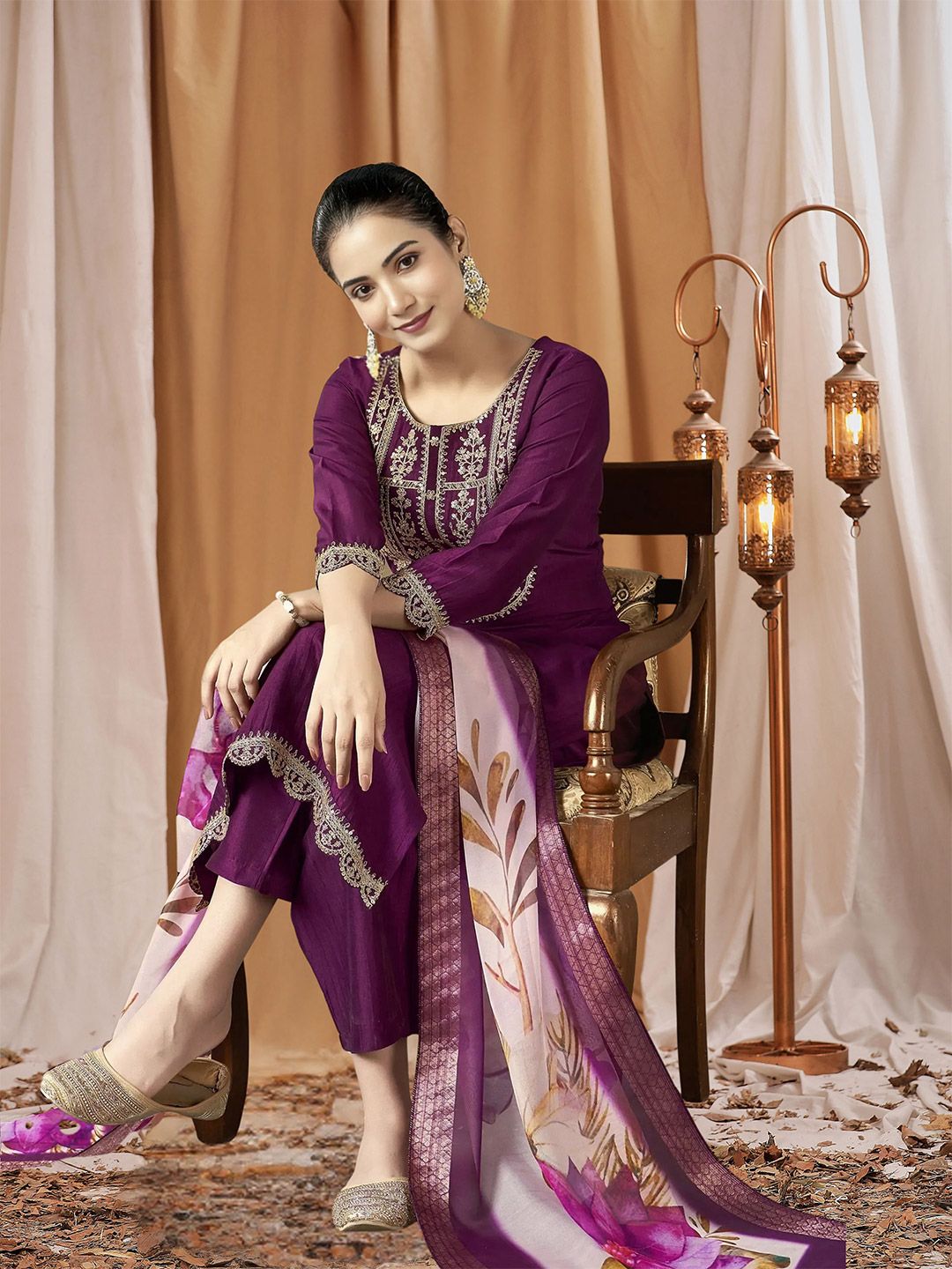 Royal Export Women Floral Embroidered Regular Thread Work Kurta & Trousers With Dupatta