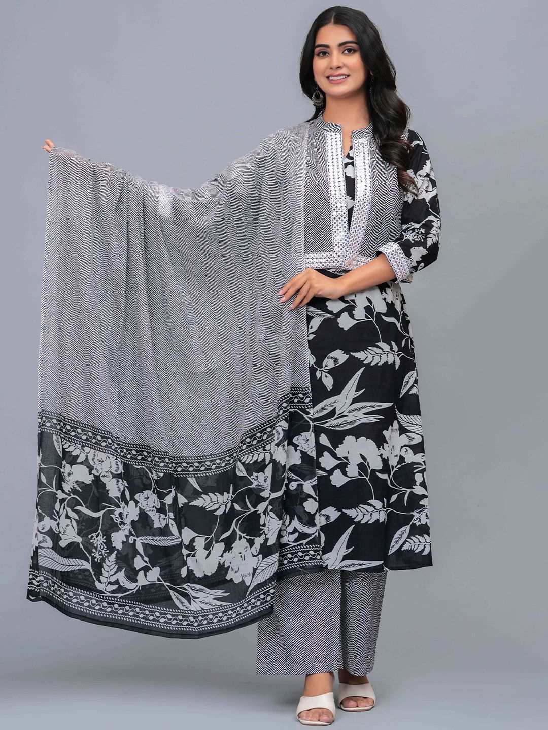 SQKURTI Women Black Viscose Rayon Kurta Sets