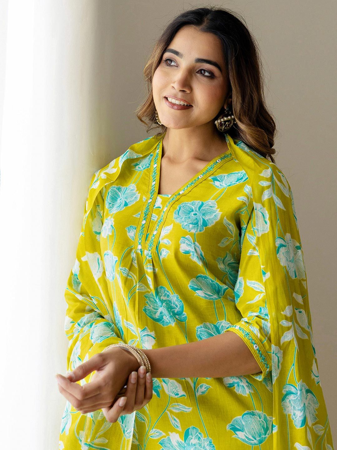 SKYLEE Floral Printed Straight Kurta With Trousers & Dupatta