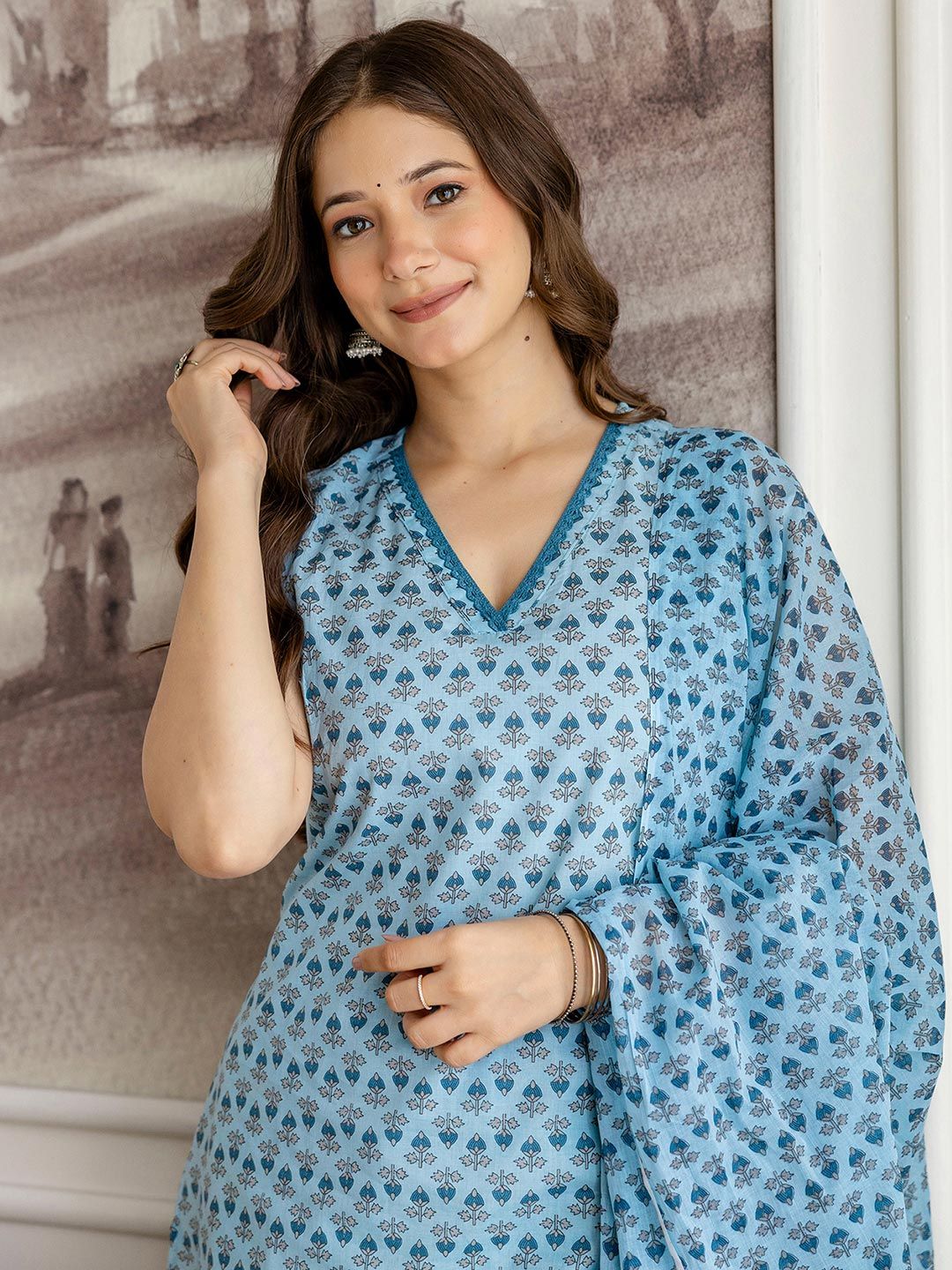 SKYLEE Women Floral Printed Kurta with Trousers & Dupatta