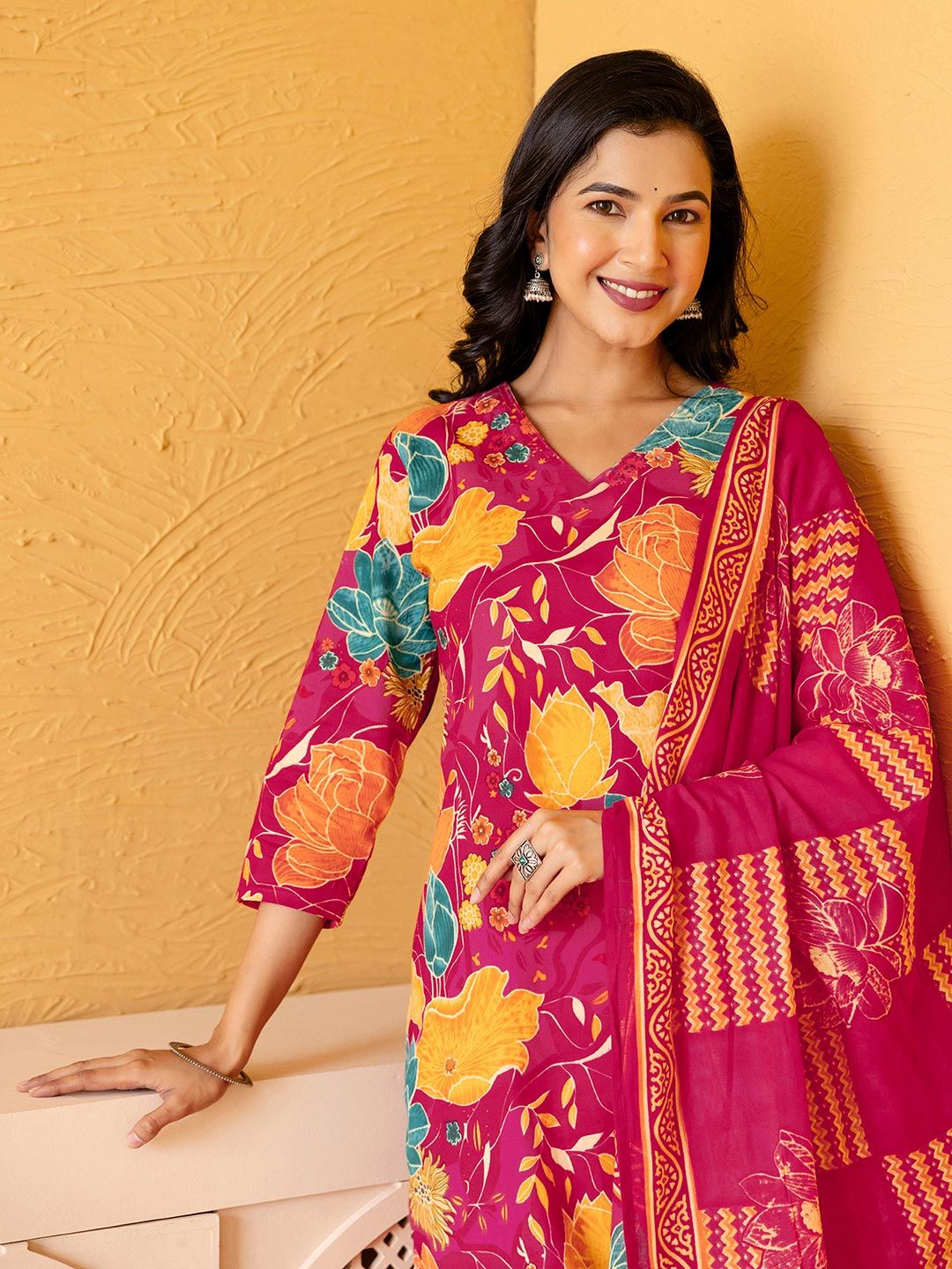 SKYLEE Women Floral Printed Regular Kurta with Trousers & Dupatta