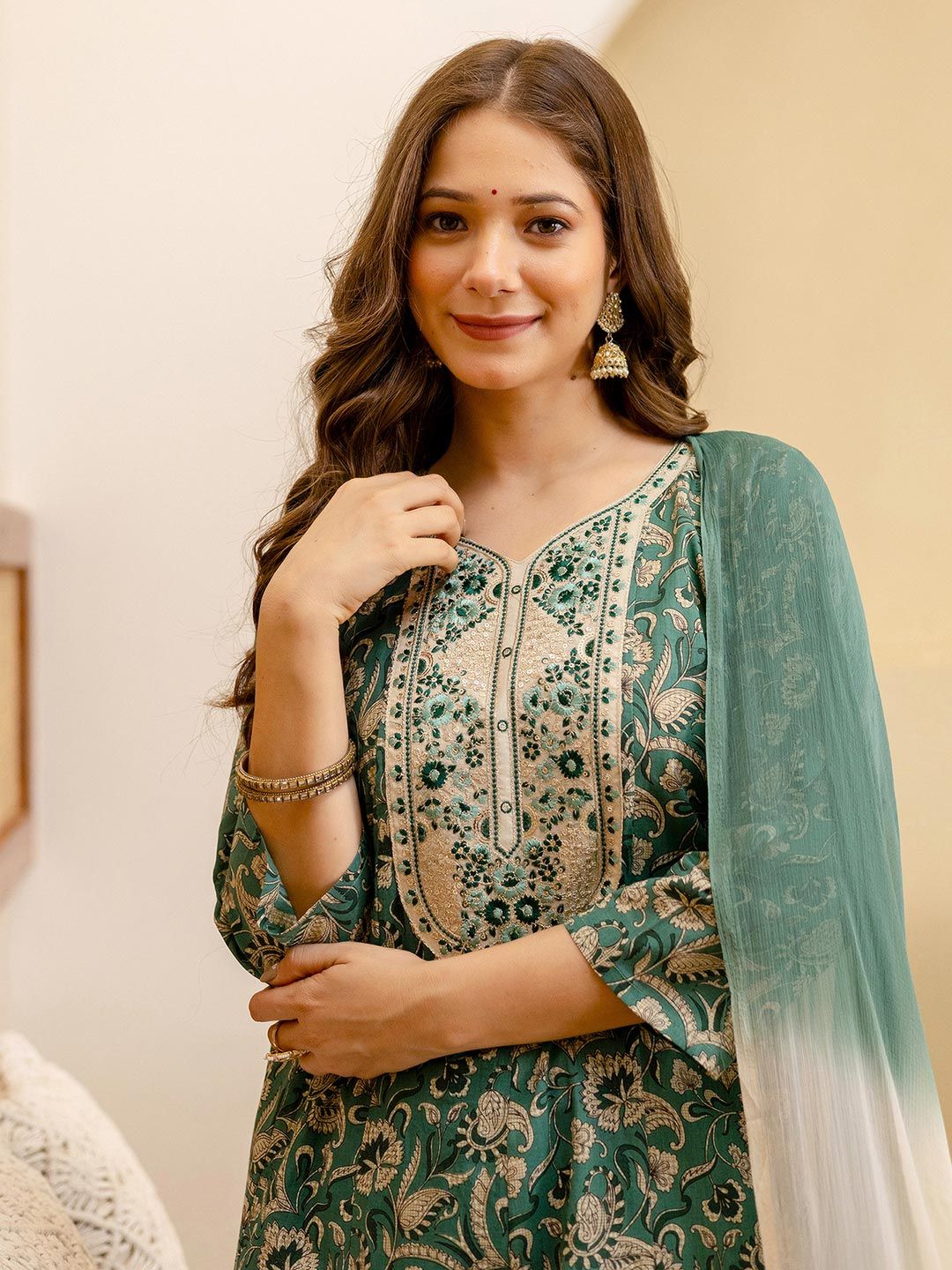 SKYLEE Women Floral Printed Regular Sequinned Kurta with Trousers & With Dupatta