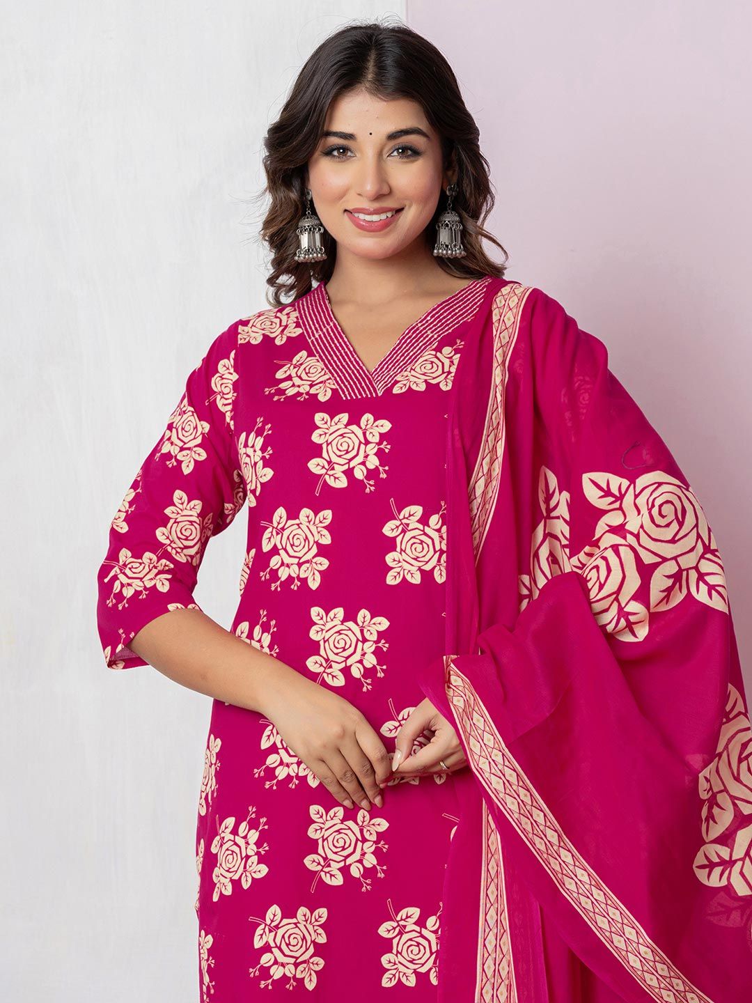 SKYLEE Floral Printed Straight Kurta With Trousers & Dupatta